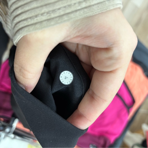 Lululemon in movement spandex Athletic black Shorts - Picture 5 of 5